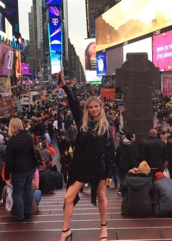 Freya Allan Height, Weight, Age, Boyfriend, Family, Facts, Biography