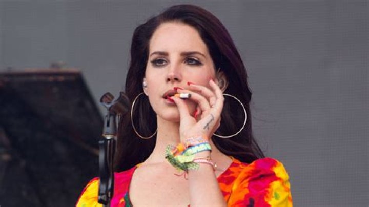 Is Lana Del Rey Still Smoking in 2023? What Did Lana Smoke? |
