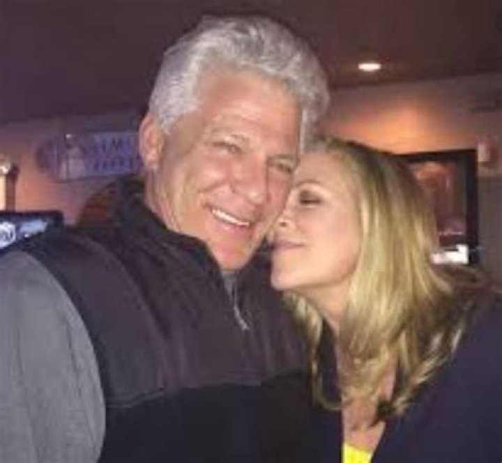 Janelle Stelson WGAL, Bio, Wiki, Age, Husband, Wedding, Salary, and Net Worth