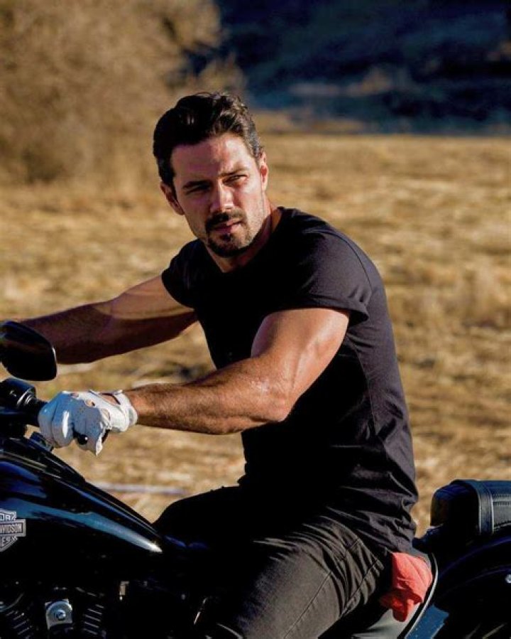 RiffVib | Ryan Paevey - Bio, Age, Net Worth, Height, Single, Nationality, Career