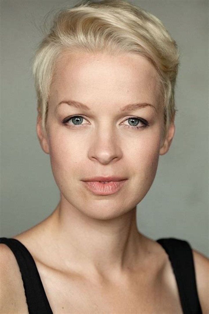 Sian Breckin Biography, Age, Height, Husband, Net Worth, Family ·