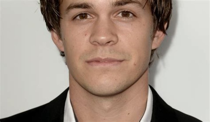 VivaSync | Johnny Simmons Net Worth